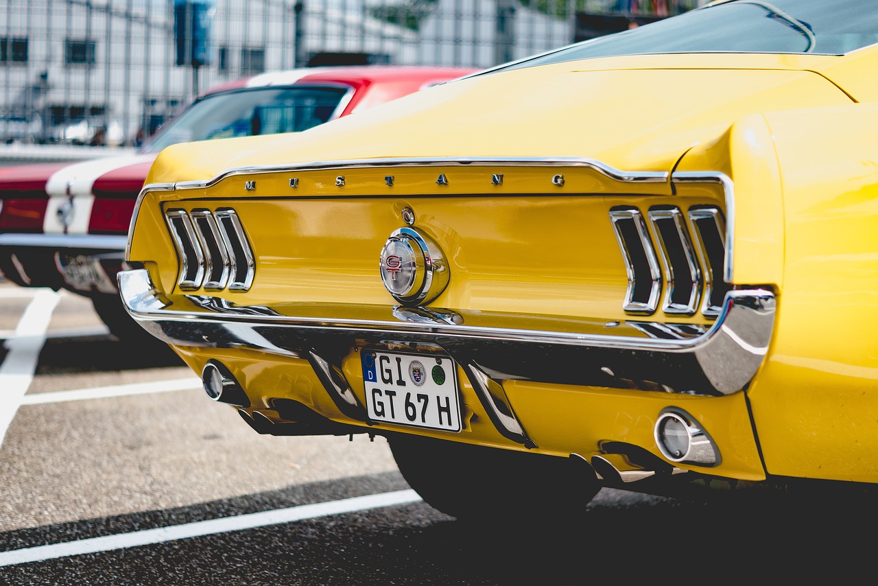 mustang amarelo